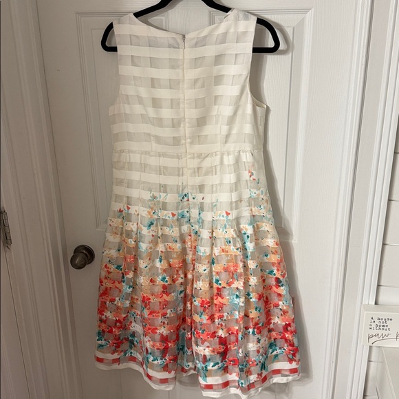 Leslie Fay Size 12 Dress, Beautiful Colors, Floral and White Checkered design - Picture 4 of 6